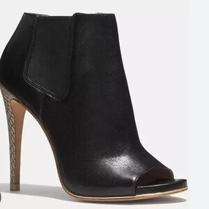 Coach Johanna Bootie